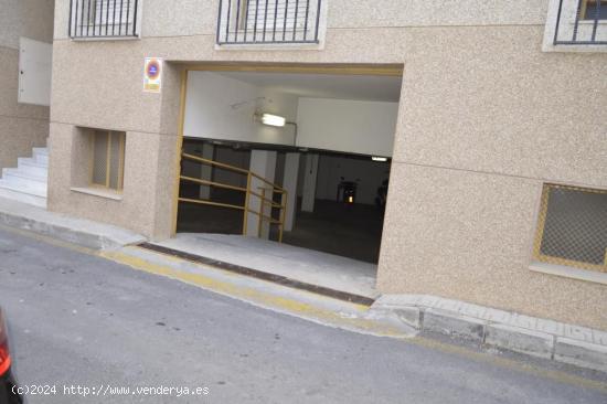  Se vende Local con uso actual de parking, 232m2 en Semisótano, en Arneva - Orihuela. (Alicante) - A 