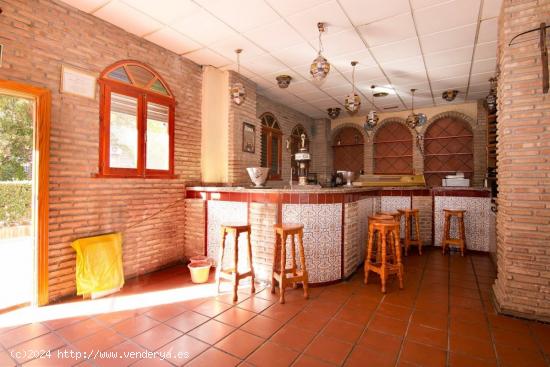  Local con licencia de bar con cocina. Granada centro - Arabial. Venta y alquiler opción a compra. - 