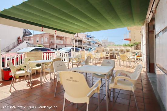  Local con terraza enorme, donde se encuentra 3 negocios en Santa Pola!!! - ALICANTE 