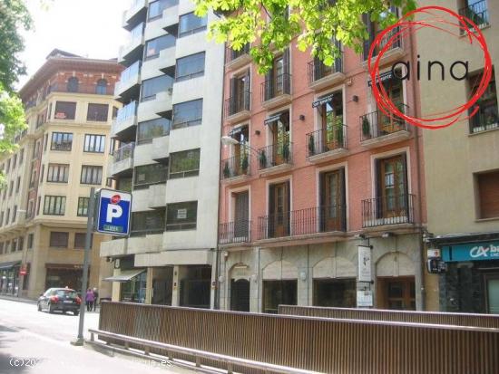 Se vende oficina en el centro de Pamplona - NAVARRA 