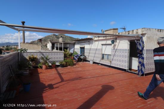  Casa unifamiliar de 2 plantas más terraza para reformar - ALICANTE 