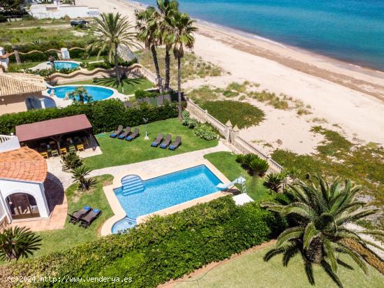  Villa en primera línea de mar con vistas al mar y acceso directo a la playa en Denia - ALICANTE 