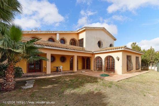  Villa de gran amplitud situada en Urbanizacion La Sierrezuela - MALAGA 