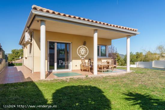  Casa independiente con jardín a la venta en Els Cards - BARCELONA 