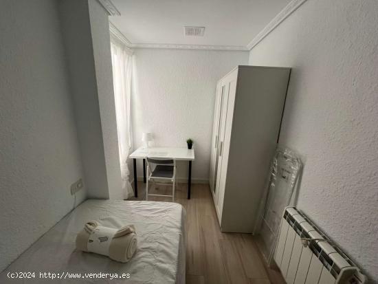  Se alquila habitación en piso compartido en Zaragoza - ZARAGOZA 