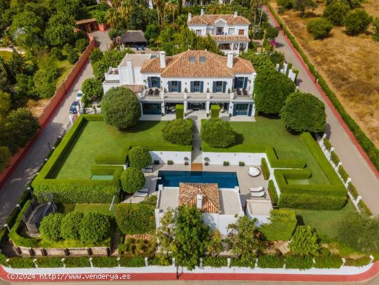  Elegante villa de lujo situada en una de las comunidades más exclusivas de Marbella - MALAGA 