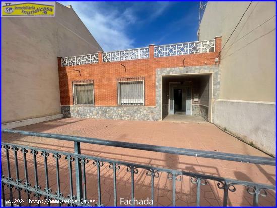  Casa en El Siscar con terraza en fachada y gran patio - MURCIA 