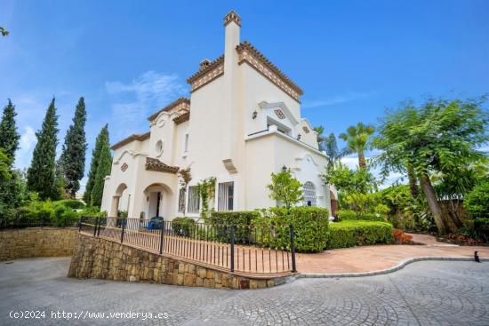  Villa de lujo de 5 dormitorios y 5 baños en La Quinta, Benahavís - MALAGA 