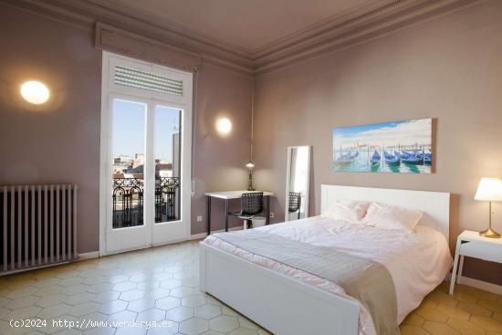  Gran habitación en piso compartido con wi-fi, Sarrià-Sant Gervasi - BARCELONA 