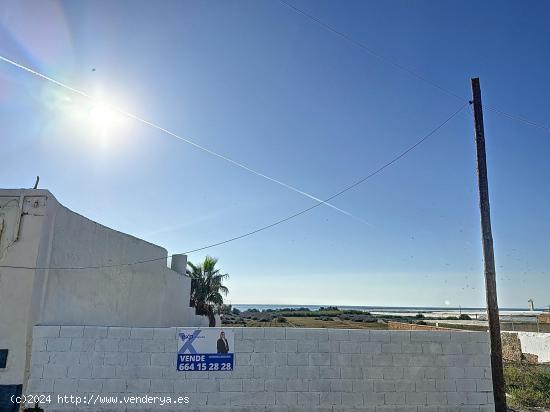  ¡Oportunidad Única! Solar Urbanizable a Solo 300 Metros de la Playa - ALMERIA 