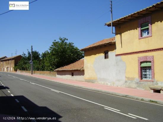  Casa  con parcela de 100 m a 15m de la Bañeza - LEON 