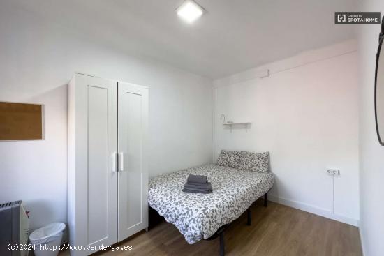  Alquiler de habitaciones en piso de 3 habitaciones en L'Hospitalet De Llobregat - BARCELONA 