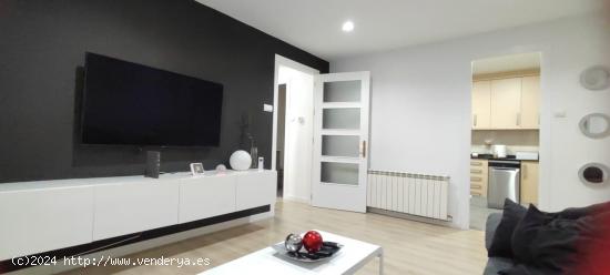  Casa con dos pisos independientes - BARCELONA 