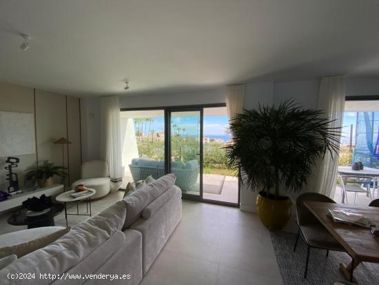  casa de tres  dormitorios con jardín 29m2 y espectaculares vistas al mar - MALAGA 