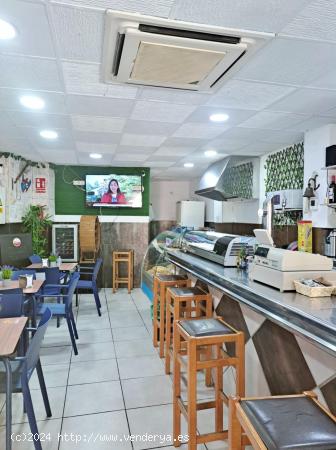  Sensacional inversión. Local bar/cafetería en San Blas con inquilinos con contrato para 10 años.  
