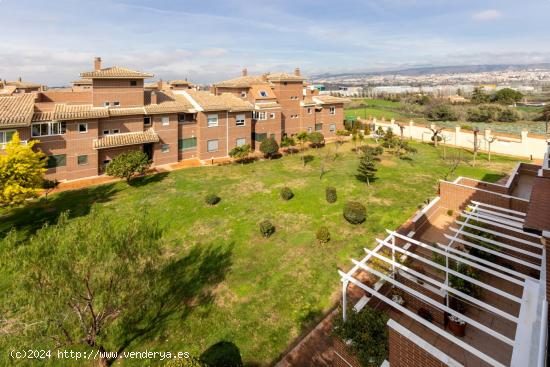  Espectacular ático en la mejor urbanización del cinturón de Granada - GRANADA 