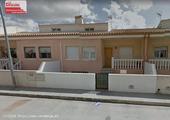  SE vende magnifica casa adosada de 257 m2, Algueña - ALICANTE 