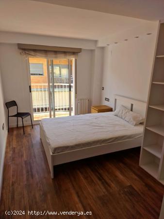  Alquiler de habitaciones en piso de 3 habitaciones en Burjassot - VALENCIA 