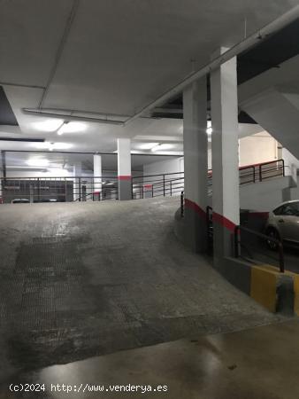  Plaza de garaje pequeña situada en zona Mercadona de arriba,  superficie de 10m2. - VALENCIA 