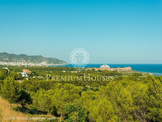  Gran terreno con vistas al mar y al golf a la venta en Can Girona, Sitges - BARCELONA 