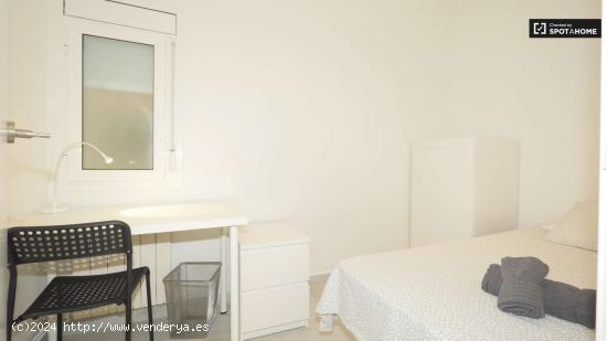  Acogedora habitación en piso de 3 habitaciones en L'Hospitalet de Llobregat. - BARCELONA 