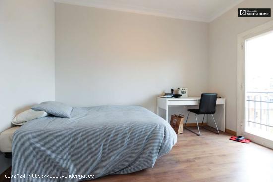  Encantadora habitación con cama doble en alquiler en Gràcia - BARCELONA 