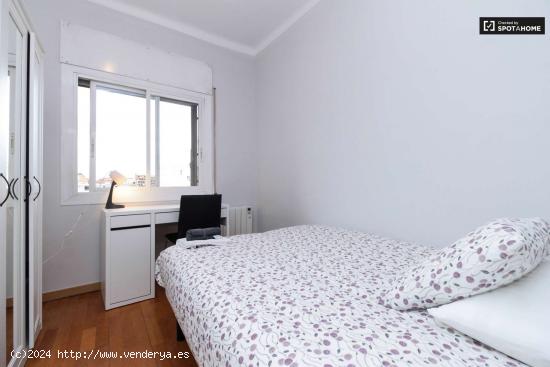  Habitación luminosa con cama doble en alquiler en Gràcia - BARCELONA 