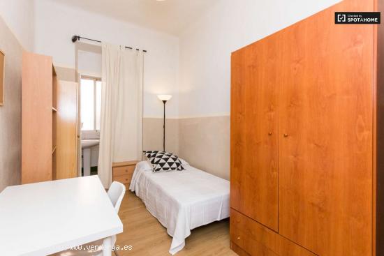  Cómoda habitación en alquiler en apartamento de 3 dormitorios, Plaza de Toros - GRANADA 