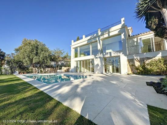  Villa de lujo de 4 dormitorios con vistas al mar y acceso directo a Guadalmina Golf - MALAGA 
