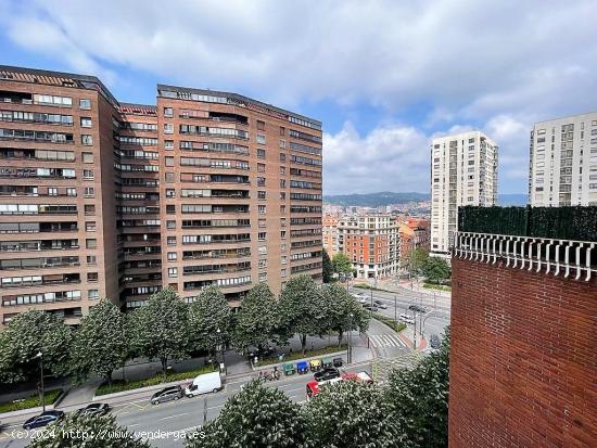  Se Alquila amplia Vivienda de 4 habitaciones y 2 baños con Balcon y terraza en Zona Sabino Arana -  