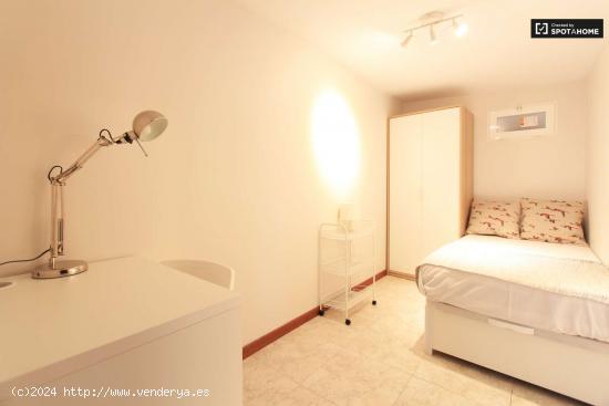  Habitación acogedora con escritorio en un apartamento de 6 habitaciones, Guindalera - MADRID 