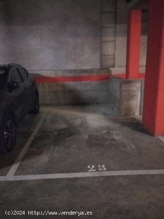  Plaza de aparcamiento en venta  en Girona - Girona 