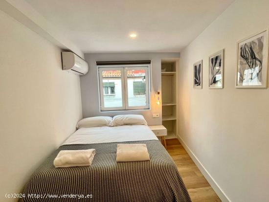 Se alquila habitación en piso de 5 habitaciones junto a la Plaza de Oriente - MADRID 