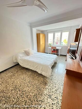  1 dormitorio en piso compartido en Zaragoza - ZARAGOZA 