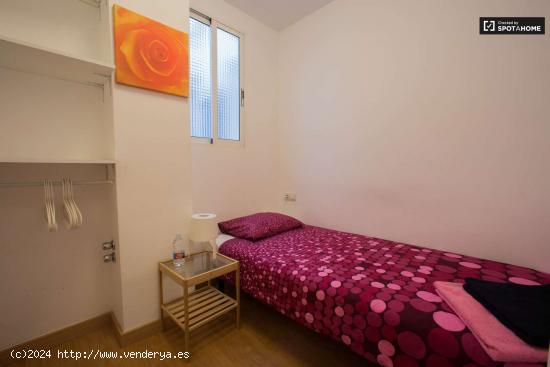  Habitación en piso de 4 habitaciones en alquiler en Camins al Grau - VALENCIA 