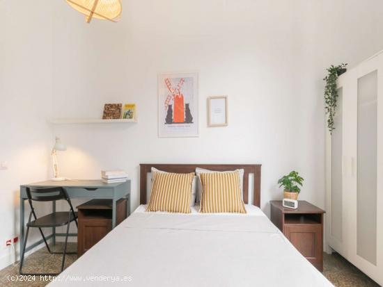  Alquiler de habitaciones en piso de 7 habitaciones en L'Antiga Esquerra De L'Eixample - BARCELONA 