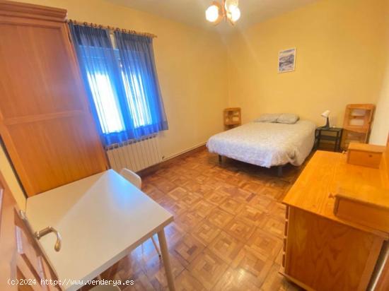  Se alquila habitación en piso compartido en Pamplona - NAVARRA 