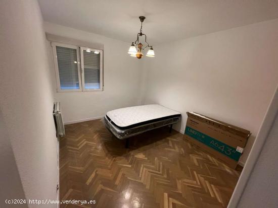  Se alquila habitación en apartamento de 3 habitaciones en Campamento - MADRID 