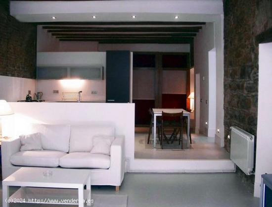  Moderno apartamento con balcón para alquilar en El Born - BARCELONA 