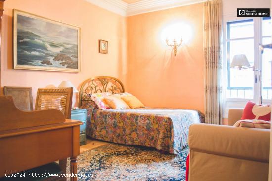  Amplia habitación con calefacción en un apartamento de 4 dormitorios, Salamanca - MADRID 