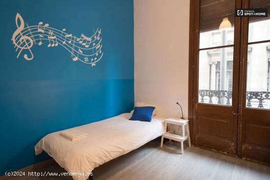  Habitación íntima con armario independiente en un apartamento de 10 dormitorios, Barri Gòtic - BA 