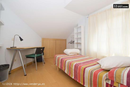  Habitación íntima con ventana en chalet de 12 dormitorios, Villaviciosa de Odón - MADRID 