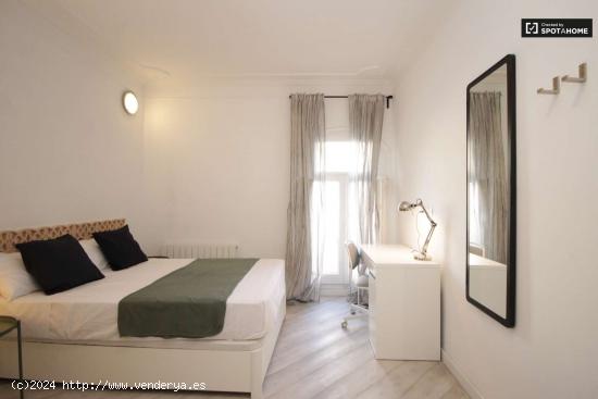  Habitación exterior en apartamento de 6 dormitorios en Eixample Dreta - BARCELONA 
