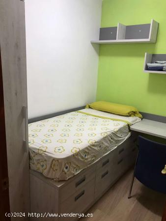  Acogedora habitación en apartamento de 4 habitaciones en Sants - BARCELONA 