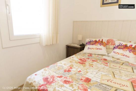  Habitación bien amueblada en alquiler en un apartamento de 4 dormitorios en Sants - BARCELONA 