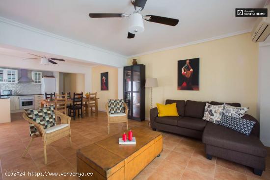  Amplio apartamento de 3 dormitorios en alquiler en Quatre Carreres - VALENCIA 