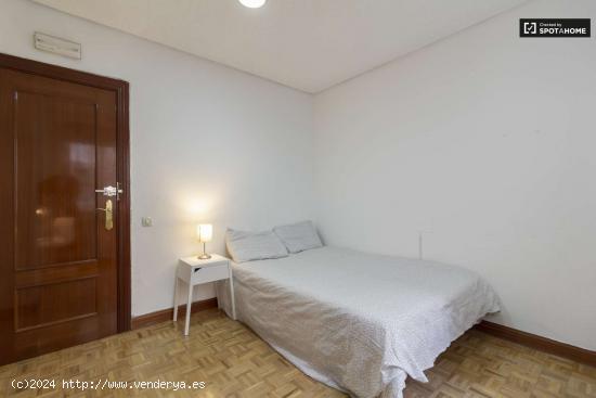 Habitación soleada con cama doble en alquiler en Tetuán - MADRID 