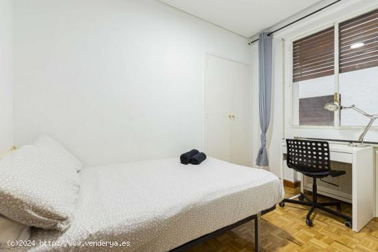  Encantadora habitación con cama doble en alquiler en Tetuán - MADRID 