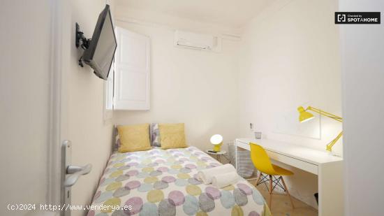  Se alquila habitación amueblada en un apartamento de 9 dormitorios en l'Eixample - BARCELONA 