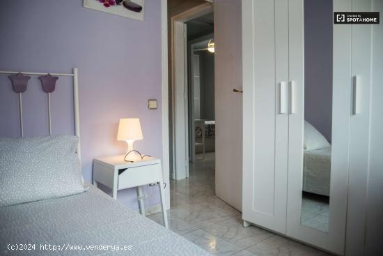  Acogedora habitación en apartamento de 3 dormitorios en Horta-Guinardó - BARCELONA 